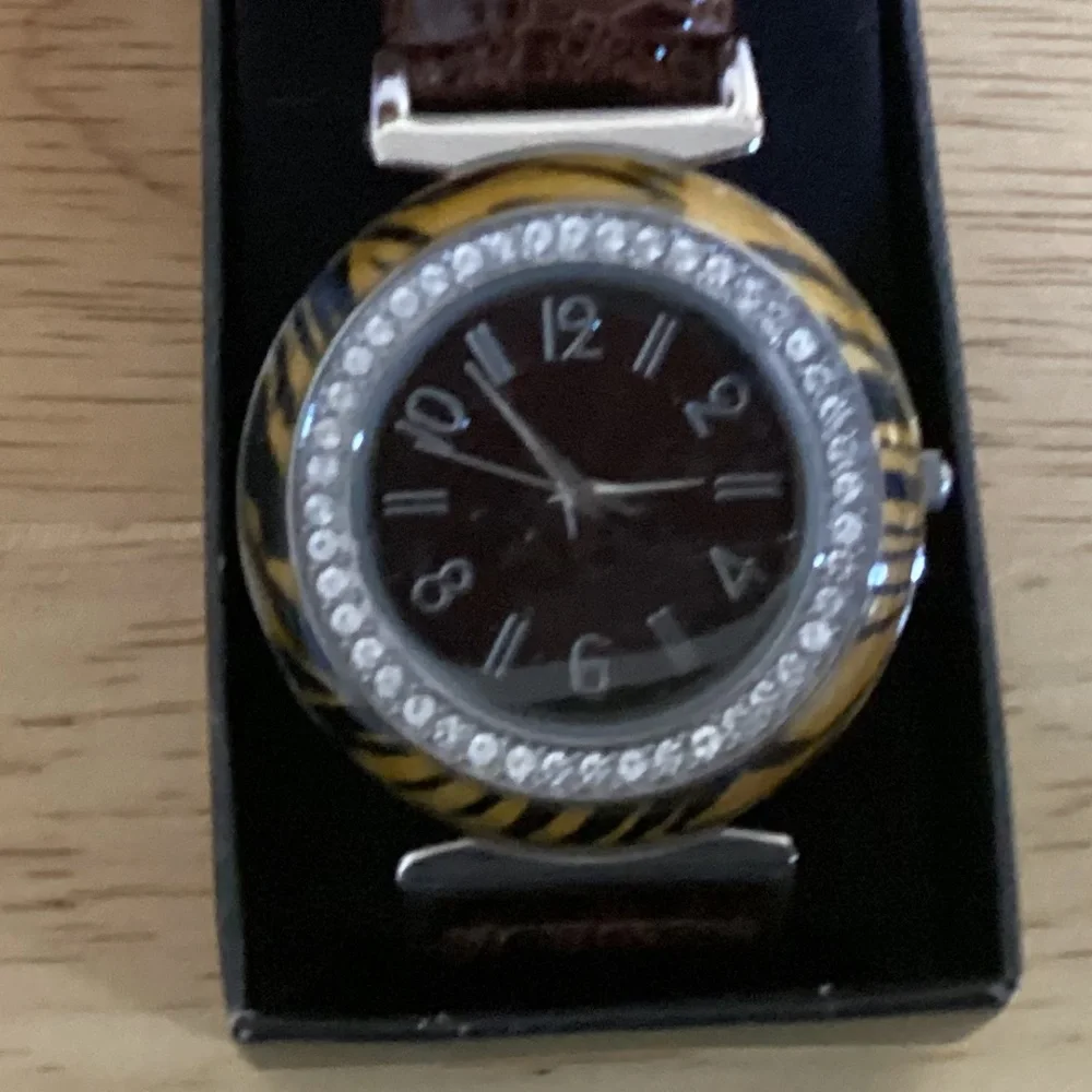 Avon Animal Magnetism Women’s Watch (tiger) with Brown Leather Band/Strap
